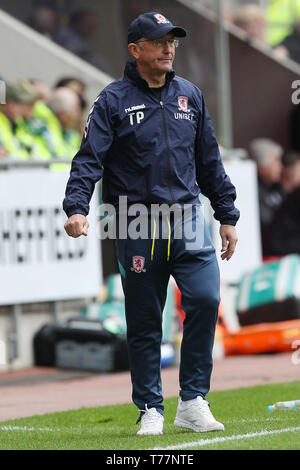 Rotherham, Großbritannien. 5 Mai, 2019. Tony Pulis die Middlesbrough Manager während der Sky Bet Championship Match zwischen Rotherham United und Middlesbrough im New York Stadium, Rotherham am Sonntag, den 5. Mai 2019. (Credit: Mark Fletcher | MI Nachrichten) nur die redaktionelle Nutzung, eine Lizenz für die gewerbliche Nutzung erforderlich. Keine Verwendung in Wetten, Spiele oder einer einzelnen Verein/Liga/player Publikationen. Foto darf nur für Zeitung und/oder Zeitschrift redaktionelle Zwecke verwendet werden. Credit: MI Nachrichten & Sport/Alamy leben Nachrichten Stockfoto