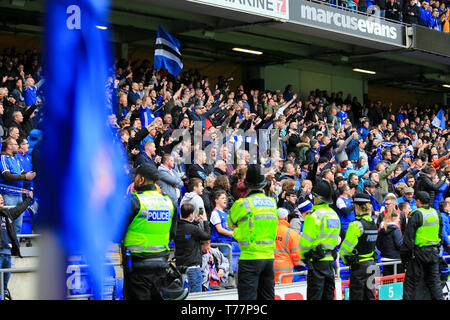 Ipswich, Großbritannien. 05 Mai, 2019. Sky Bet Meisterschaft Ipswich Town vs Leeds United; Ipswich Fans feiern ihren Sieg Credit: Georgie Kerr/News Bilder, Englische Fußball-Liga Bilder unterliegen DataCo Lizenz Credit: Aktuelles Bilder/Alamy leben Nachrichten Stockfoto