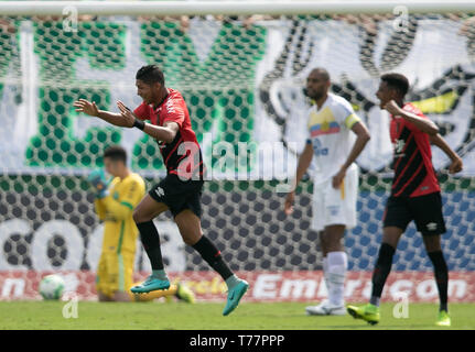 Split, Brasilien. 05 Mai, 2019. SC-Split - 05/05/2019 - Brasilien eine 2019 Chapecoense X Atlético PR-atlético-PR Ron feiert sein Ziel bei einem match gegen Chapecoense in der Arena Conda Stadium für die brasilianische Meisterschaft ein 2019. Foto: Matheus Sebenello/AGIF AGIF/Alamy Credit: Live-Nachrichten Stockfoto