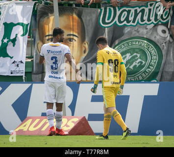 Split, Brasilien. 05 Mai, 2019. SC-Split - 05/05/2019 - Brasilien eine 2019 Chapecoense X Atlético PR-Tiepo, Chapecoense-Player beim Match zwischen Chapecoense X Atlético-PR bei Cond Arena von Brasileiro eine 2019. Foto: Matheus Sebenello/AGIF AGIF/Alamy Credit: Live-Nachrichten Stockfoto