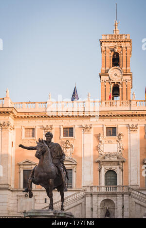 Statue und die Gebäude in Rom Italien zu CLEMENTI VIII PONT MAX gewidmet Stockfoto