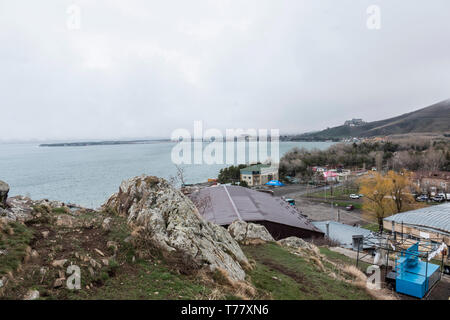 Sevanavank Kloster mit Blick auf den Lake Sevan, Armenien Stockfoto