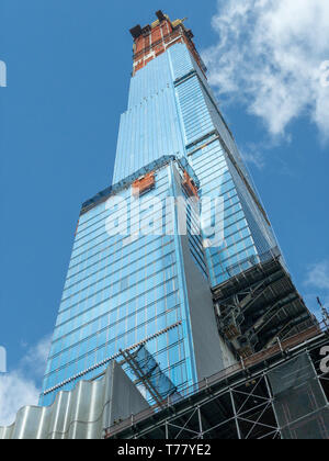New York City - 25. Februar 2019: Central Park Tower im Bau in New York City. Das Gebäude wird sich 1.550 Fuß (472 m) auf dem Dach. Stockfoto