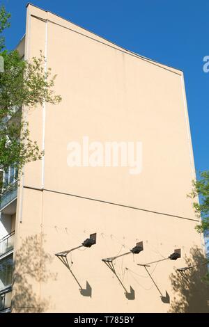 Leerstelle auf große Gebäude Mauer bereit für Anzeige - Light eingebaut Stockfoto