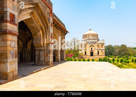 Indien, Neu-Delhi, Sheesh Gumbad, 30 Mar 2019 - sheesh Gumbad Grab aus der letzten Linie der Lodhi Dynastie, in Lodi Gärten Stadtpark Stockfoto