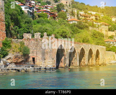Blick auf das Mittelmeer, die Berge und Alanya, Türkei. Stockfoto
