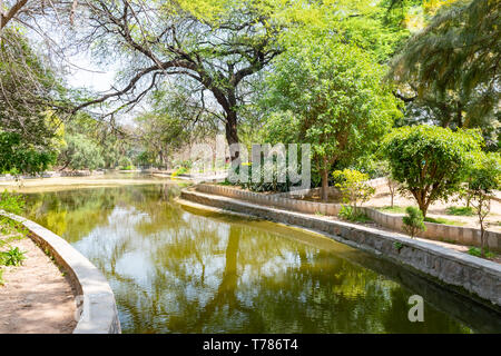 Beautuful Lodhi Garten mit Blumen, Gewächshaus, Gräbern und anderen Sehenswürdigkeiten, New Delhi, Indien Stockfoto