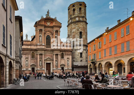 Reggio Emilia, Piazza San Prospero: la Basilica di San Prospero (patrono della Città) e La Torre campanaria ottagonale. [ENG] Reggio Emilia, San Pro Stockfoto