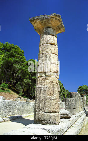 Alten dorischen Säule im Tempel der Hera, Olympia, Peloponnes, Griechenland Stockfoto