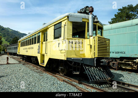 Niles Canyon Bahn hof, Niles, CA - 11 April, 2011: Niles Canyon Bahn hof ist eine private Sammlung von Züge und Waggons, die Wiederherstellen Stockfoto