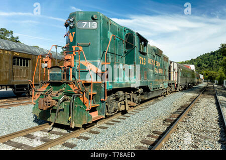 Niles Canyon Bahn hof, Niles, CA - 11 April, 2011: Niles Canyon Bahn hof ist eine private Sammlung von Züge und Waggons, die Wiederherstellen Stockfoto