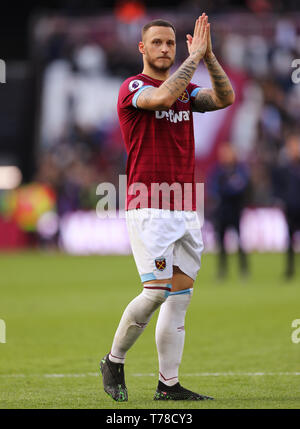 Marko Arnautovic von West Ham United begrüßt die Fans während der Runde der Wertschätzung - West Ham United v Southampton, Premier League, London Stadium, Stockfoto