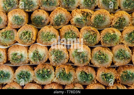 Runde Baklava mit Pistazien Stockfoto