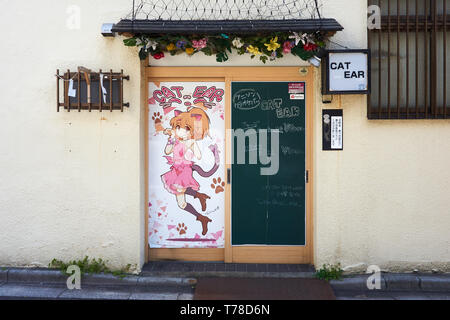 Der Eingang zu Cat Ear, die Katze - themed, Cosplay, Anime und Manga bar in Asakusa, Tokyo, Japan Stockfoto