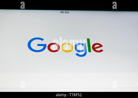 Sankt-Petersburg, Russland, Oktober, 25 2017: Google startet Webseite auf dem Display des iPad Pro. Google ist ein US-amerikanisches multinationales Unternehmen spezialisiert Stockfoto