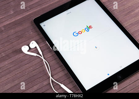 Sankt-Petersburg, Russland, Dezember 20, 2017: Google Start web Homepage Seite auf dem Display des Apple iPad Pro. Google ist eine US-amerikanische multinationale corporat Stockfoto