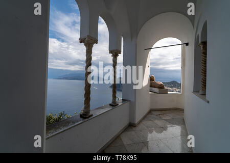 Villa San Michele, Anacapri, von Axel Munthe, Capri gebaut: die berühmten, alten Sphynx mit Blick auf das Meer, Neapel, Capri und die Villa Jovis Stockfoto