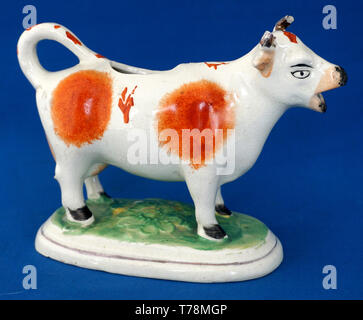 Antike Staffordshire Töpferei Cow Creamer Stockfoto