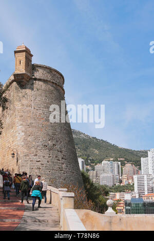 Monte Carlo, Monaco - Apr 19, 2019: Festung und Stadt am Hang Stockfoto