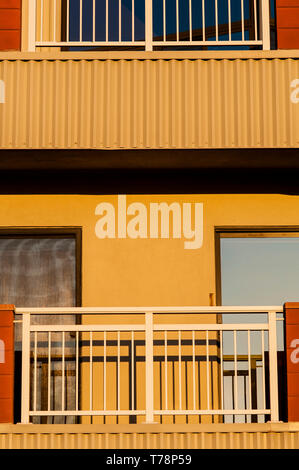 Gebäude abstrakt mit architektonischen Formen und Design Stockfoto