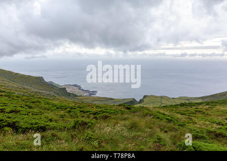 Das Dorf Faja Grande von oben auf Flores auf den Azoren. Stockfoto