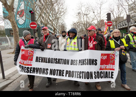 Tausende von Rentnern von der Place d'Italie und gegenüber dem Ministerium der Finanzen demonstriert. Credit: Vronique Phitoussi/Alamy Stock Foto Stockfoto