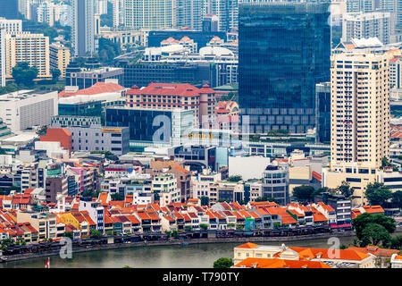 Eine Luftaufnahme von Boat Quay und die Skyline von Singapur, Singapur, Südostasien Stockfoto