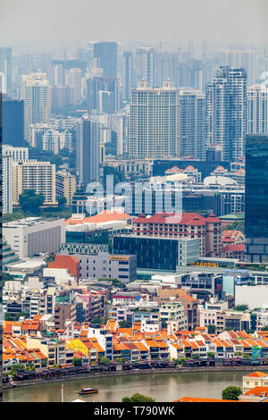 Eine Luftaufnahme von Boat Quay und die Skyline von Singapur, Singapur, Südostasien Stockfoto