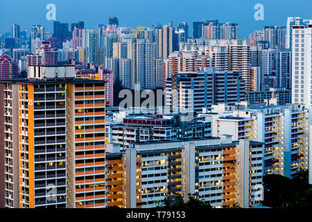 Apartment Blocks und die Skyline von Singapur, Singapur, Südostasien Stockfoto