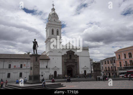 Aus dem Jahre 1580 gebaut und vollendet um 1650 das Kloster Santo Domingo, ist eines der eindrucksvollsten kolonialen Stil Kirchen in Quito, Ecuador. Stockfoto