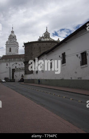 Aus dem Jahre 1580 gebaut und vollendet um 1650 das Kloster Santo Domingo, ist eines der eindrucksvollsten Gebäude im Kolonialstil in Quito, Ecuador. Das 158 Stockfoto