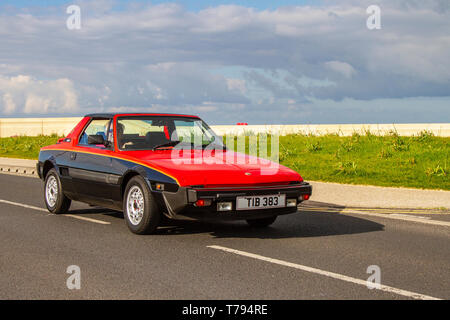 1987 80s Eighties Red Fiat X1/9 VS auf der Cleveleys Spring Car Show in Jubilee Gardens. Eine neue Location für Oldtimer, Veteranen, Retro-Sammlerstücke, restaurierte, geschätzte Oldtimer, Heritage Event, Oldtimer, Automobilausstellung der Blackpool Vehicle Preservation Group (BVPG). Stockfoto