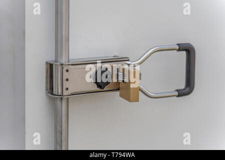 Security Lock auf einen Behälter, um zu verhindern, dass Eintrag (Nahaufnahme) Stockfoto