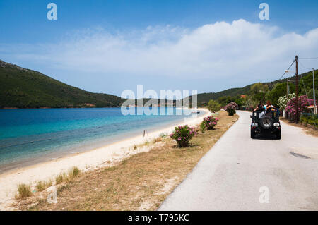 Porto Koufo, Chalkidiki, Griechenland - 27. Juni 2014: Bucht und Strand im schönen Ort Porto Koufo Stockfoto