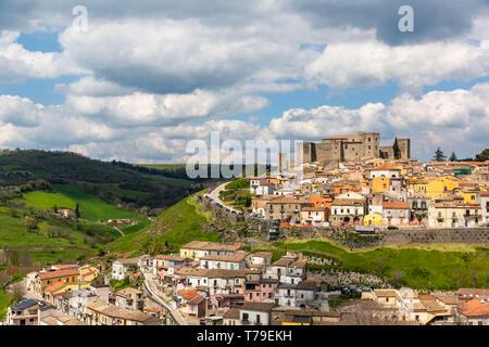 Das Schloss von Melfi in Basilikata ist eine der wichtigsten mittelalterlichen Burgen im südlichen Italien Stockfoto