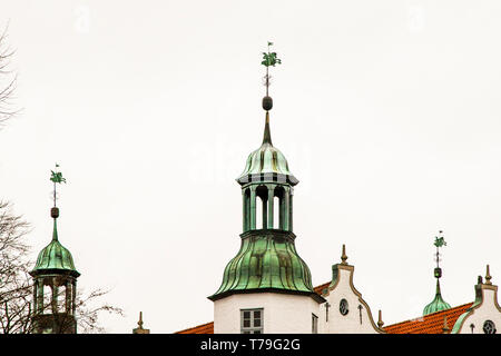 Wetterfahnen in halb Pferd-Form auf Schloss Ahrensburg, Deutschland Stockfoto