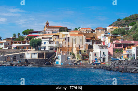 Der Strand von Rinella Village, Insel Salina, Äolische Inseln, Sizilien, Italien Stockfoto