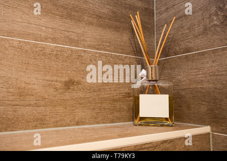 Air Refresher Flasche, Aroma Reed Diffuser Flasche home, Duft Sticks, Luxus close-up Stockfoto