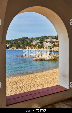 Nice Promenade in einer spanischen Stadt Calella de Palafrugell an der Costa Brava. Stockfoto