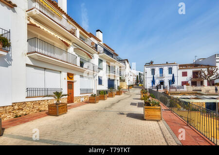 Schöne kleine spanische Stadt an der Costa Brava in Katalonien. Calella de Palafrugell Stockfoto