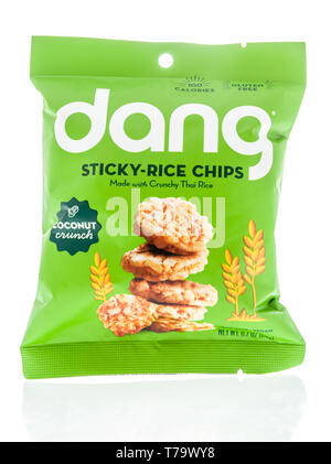 Winneconne, WI - 28. April 2019: ein Paket von Dang klebriger Reis Chips auf einem isolierten Hintergrund. Stockfoto