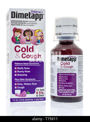 Winneconne, WI - 3. Mai 2019: ein Paket von der Kinder Dimetapp Hustenmedizin auf einem isolierten Hintergrund. Stockfoto