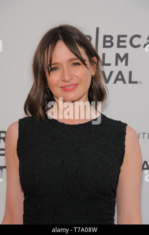 NEW YORK, NY - 27. April: Emily Mortimer die Premiere von "gute Haltung nimmt während der 2019 Tribeca Film Festival in der SVA Theater am 27. April 2019 Stockfoto