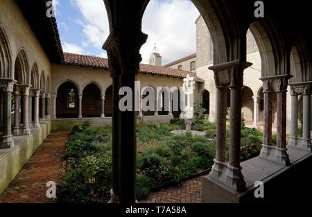 Trie Klöster in der Met Cloisters Museum Metropolitan Museum of Art Manhattan, New York City, USA. Stockfoto