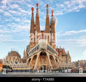 BARCELONA, SPANIEN - 10. Februar: La Sagrada Familia - die imposante Kathedrale von Gaudí, die der Bau ist seit dem 19. März 1882 und nicht f ausgelegt. Stockfoto