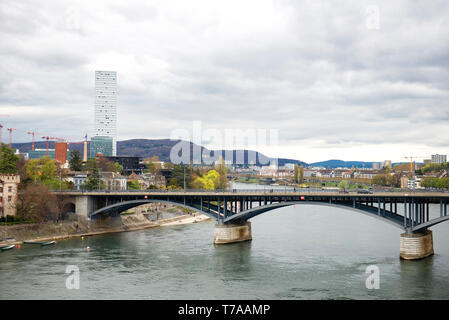 Mittlere Bridge und die Skyline von Basel, Schweiz Stockfoto