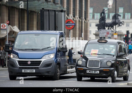 Lizenzierte Taxis Protest außerhalb des Parlaments. Parliament Square, Westminster, London. 22. März 2019 Stockfoto