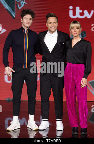 Trainer und Finalist teilnehmen Fotoshooting für die Voice 2019 finale Mit: Jimmy Balito, Olly Murs, Molly Hocking Wo: London, Vereinigtes Königreich, wenn: 04 Apr 2019 Credit: Phil Lewis/WENN.com Stockfoto