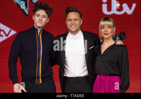 Trainer und Finalist teilnehmen Fotoshooting für die Voice 2019 finale Mit: Jimmy Balito, Olly Murs, Molly Hocking Wo: London, Vereinigtes Königreich, wenn: 04 Apr 2019 Credit: Phil Lewis/WENN.com Stockfoto