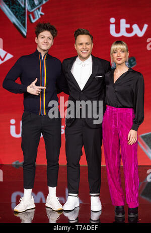 Trainer und Finalist teilnehmen Fotoshooting für die Voice 2019 finale Mit: Jimmy Balito, Olly Murs, Molly Hocking Wo: London, Vereinigtes Königreich, wenn: 04 Apr 2019 Credit: Phil Lewis/WENN.com Stockfoto